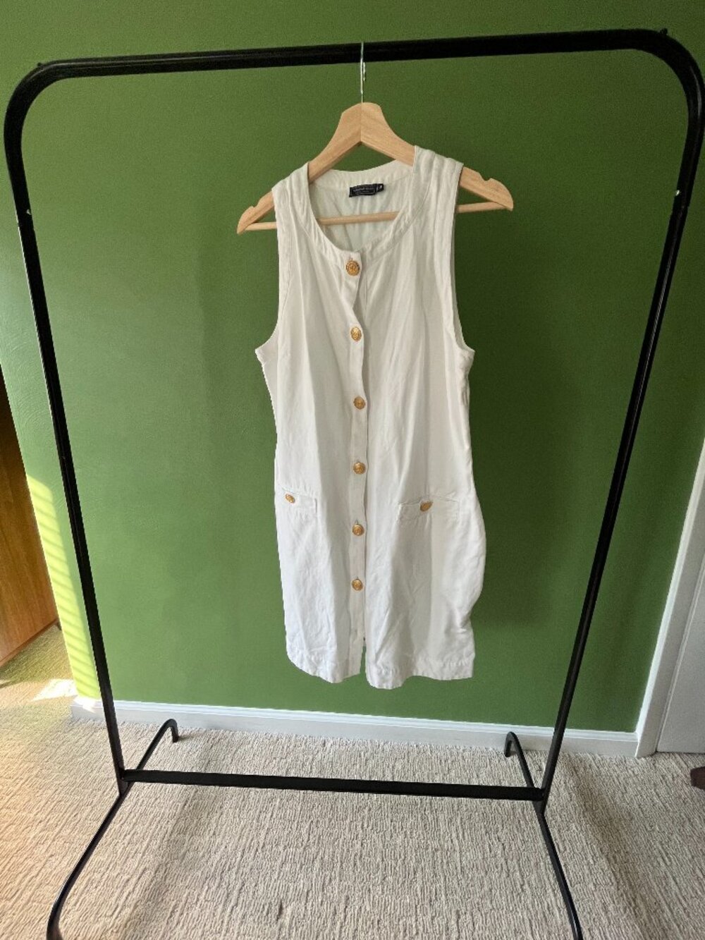 Vineyard Vines Sleeveless White Shift Dress with Gold Buttons